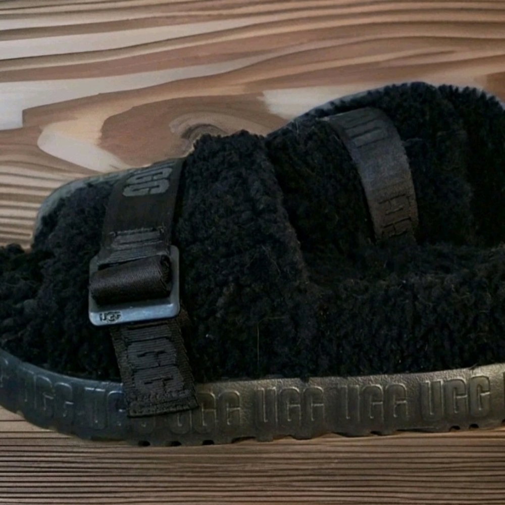 UGG Women's Black Fuzzy Slippers Size 6 NWOB - Picture 3 of 5